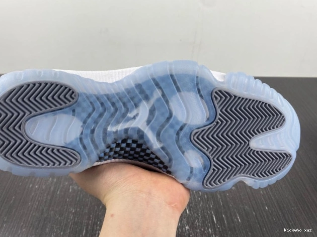 Cement 11 Low Jordan AV2187-140 Grey Air 0615